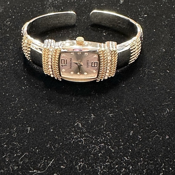 Vintage Women’s Quartz Fashion Watch - Picture 3 of 3